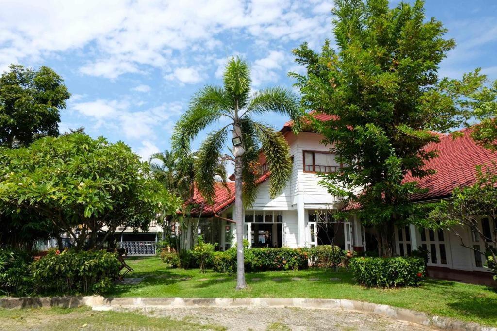 Karinthip Village Чиангмай Екстериор снимка